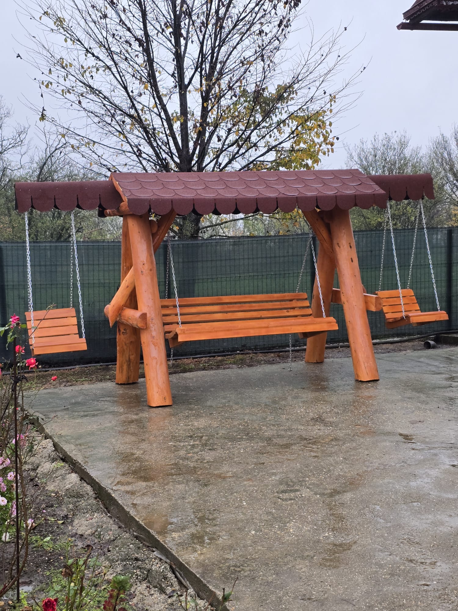 Balansoar rustic cu 2 leagăne