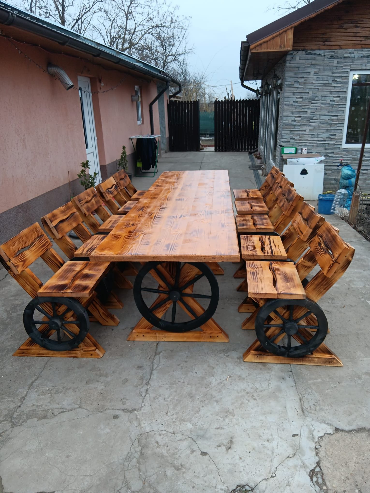 Set masă model roată cu 10 scaune
