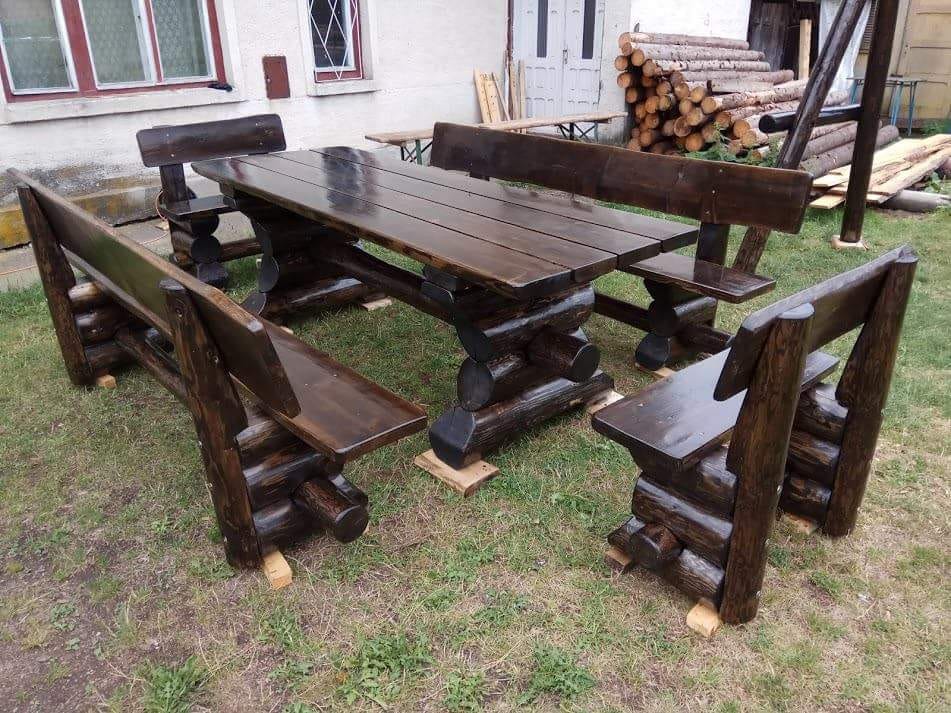 Set masă cu 2 scaune și 2 băncuțe din bușteni 300 cm