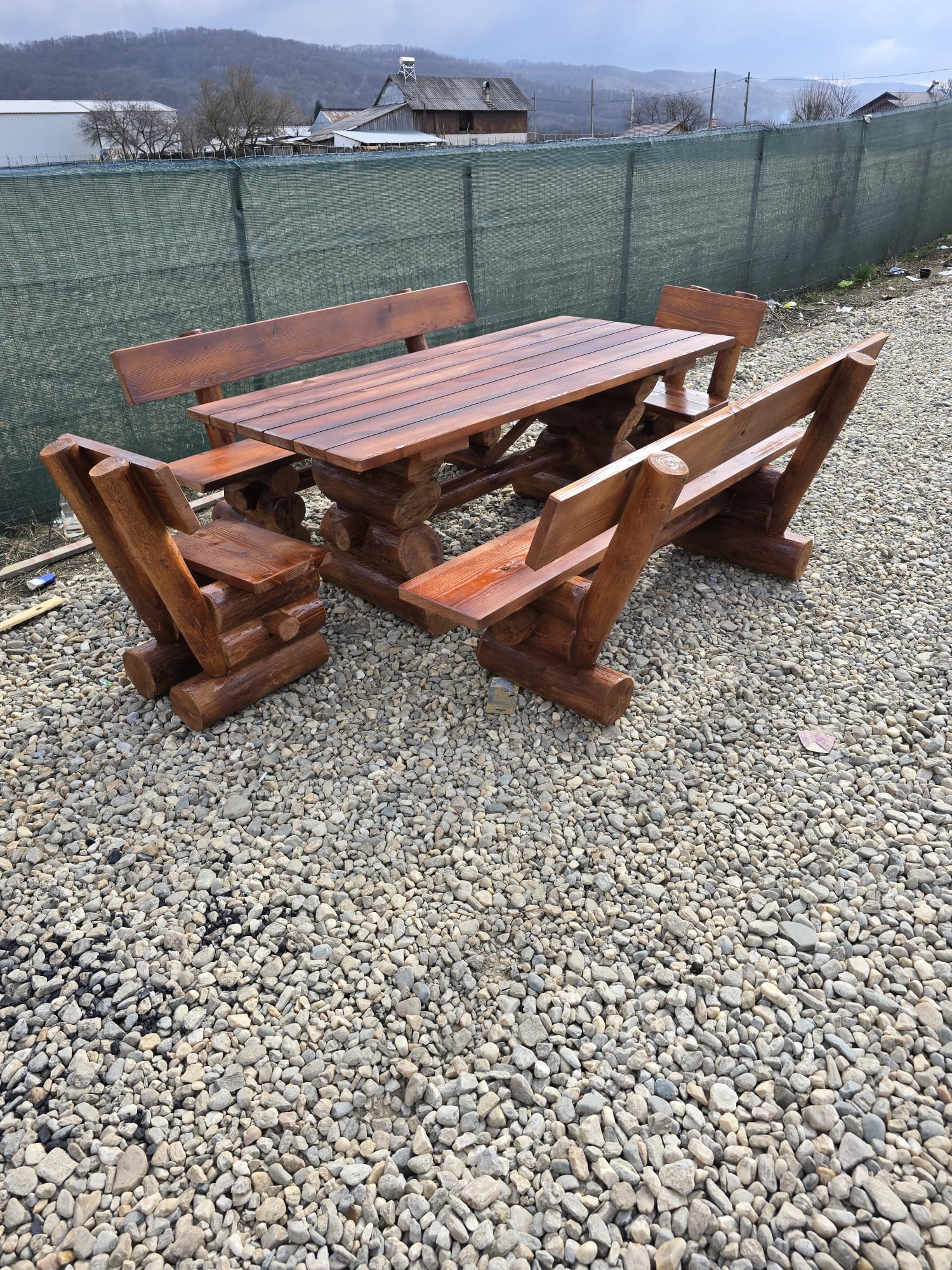 Set masă cu 2 scaune și 2 băncuțe din bușteni 300 cm