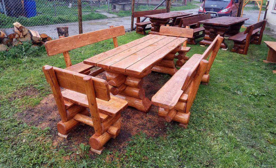 Set masă cu 2 scaune și 2 băncuțe din bușteni 300 cm