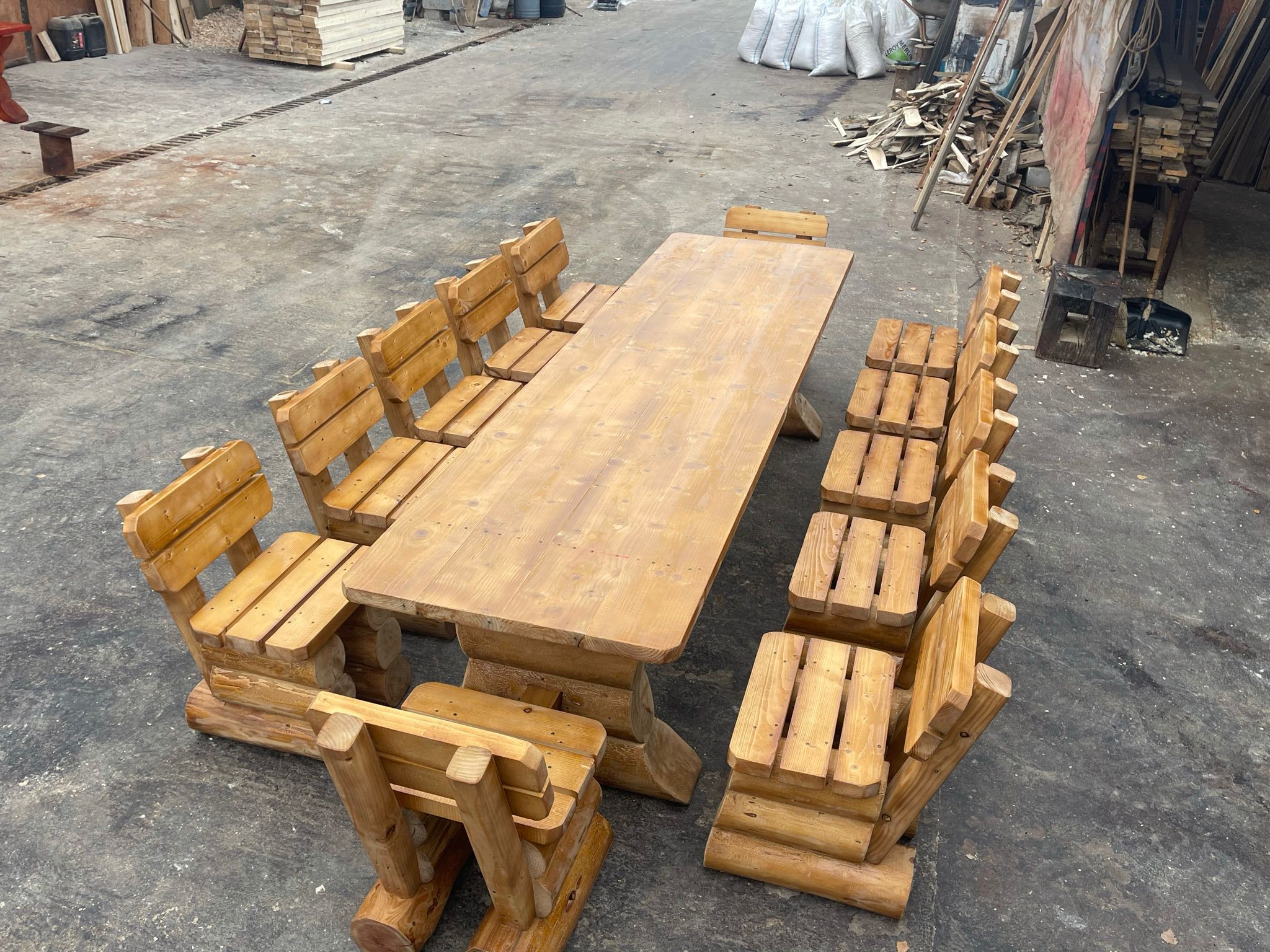 Set masă cu 12 scaune din bușteni rotunzi 300 cm
