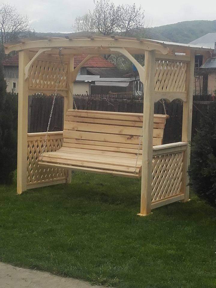 Pergolă din lemn cu grilaje