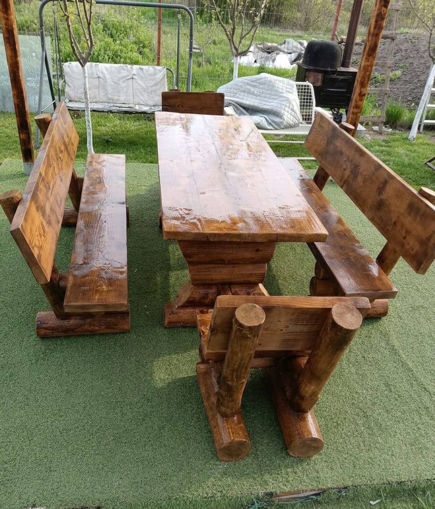 Set masă cu 2 scaune și 2 băncuțe din bușteni 200 cm