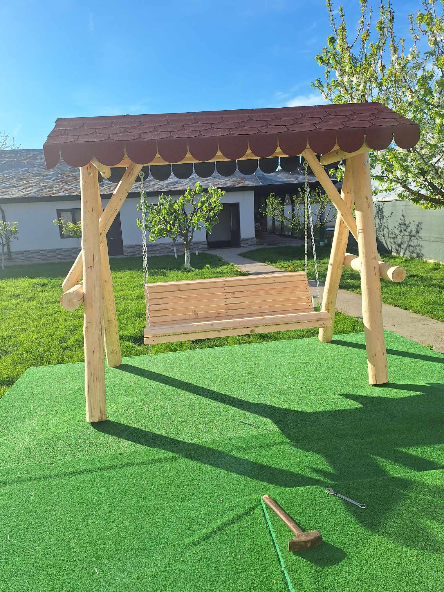 Balansoar leagăn rustic din lemn nelăcuit