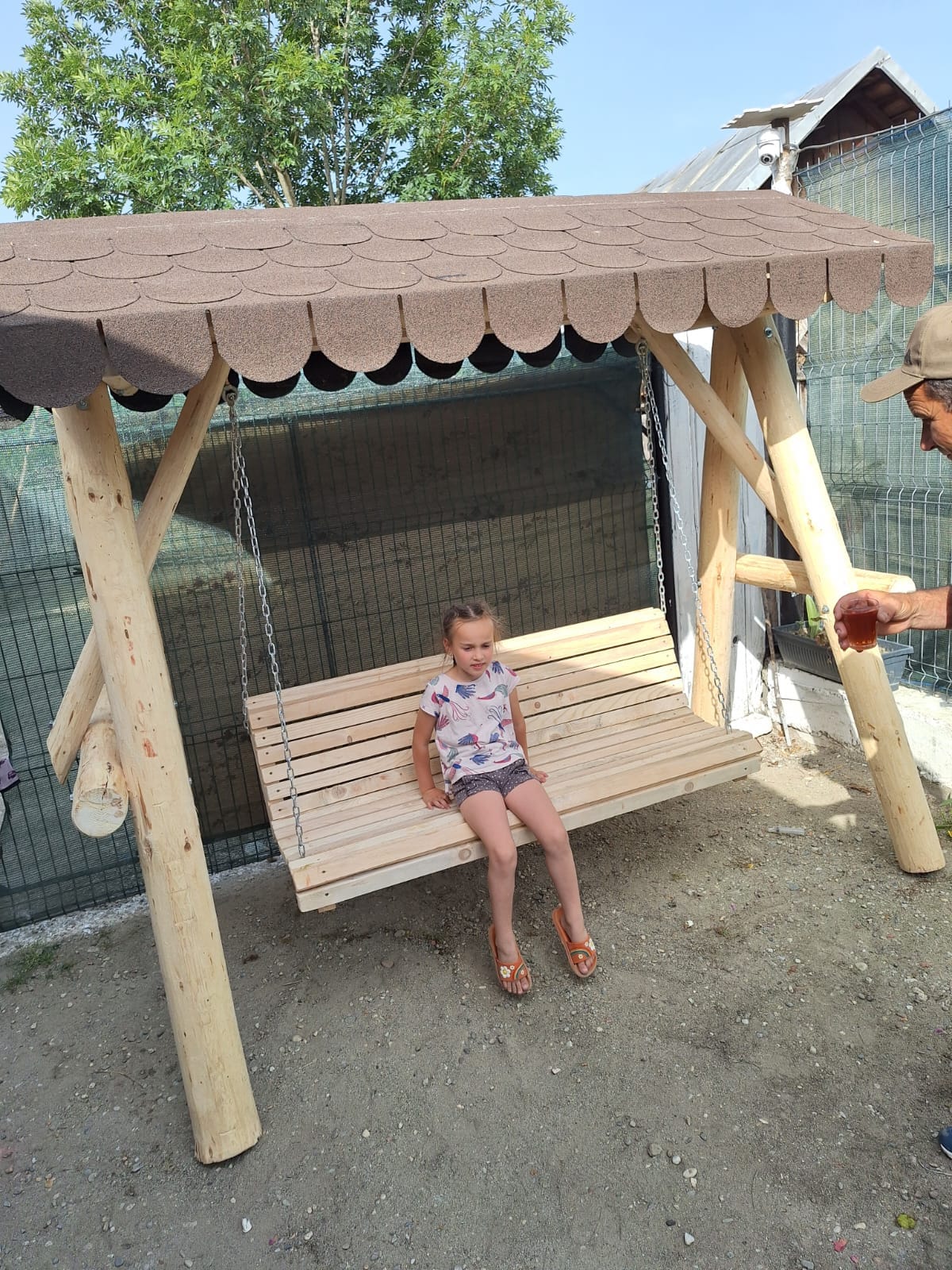 Balansoar leagăn rustic din lemn nelăcuit