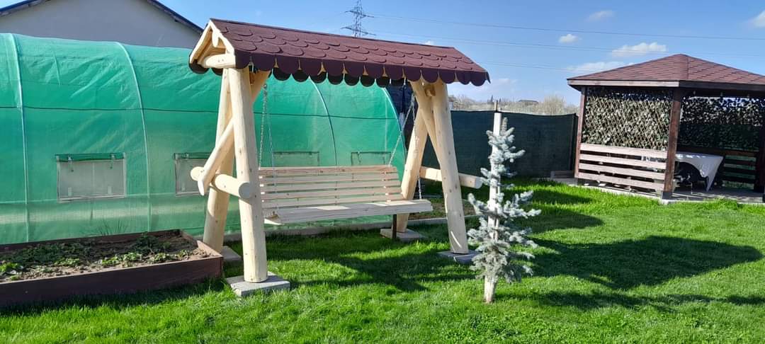 Balansoar leagăn rustic din lemn nelăcuit